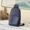 Louis Vuitton Avenue shoulder bag