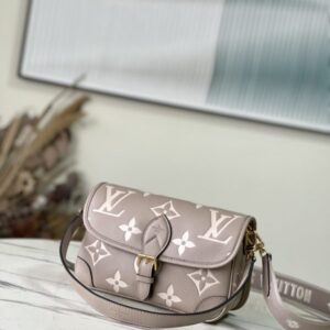 Louis Vuitton Diane Handbag – Apricot